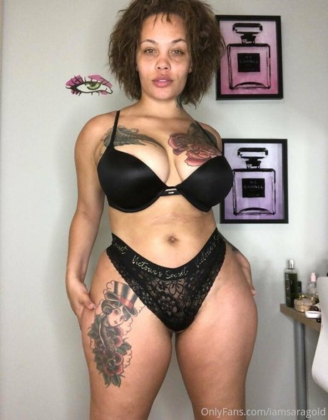 Nacktes geleaktes OnlyFans-Foto von Sara Gold