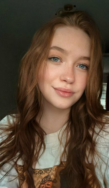 Nacktes geleaktes OnlyFans-Foto von Lolaredly