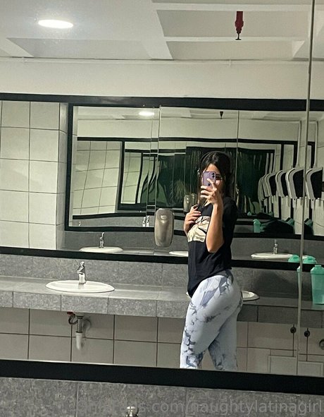 Nacktes geleaktes OnlyFans-Foto von Naughtylatinagirl