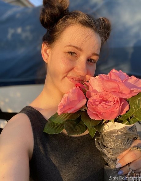 Nacktes geleaktes OnlyFans-Foto von Mel0dicerotic