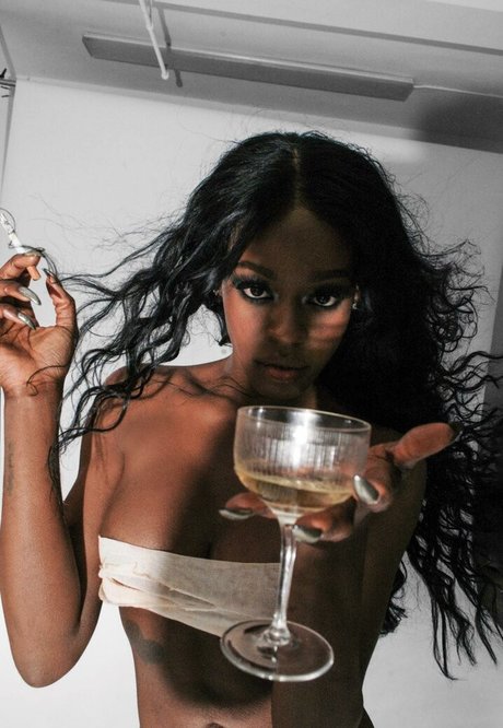 Nacktes geleaktes OnlyFans-Foto von Azealia Banks