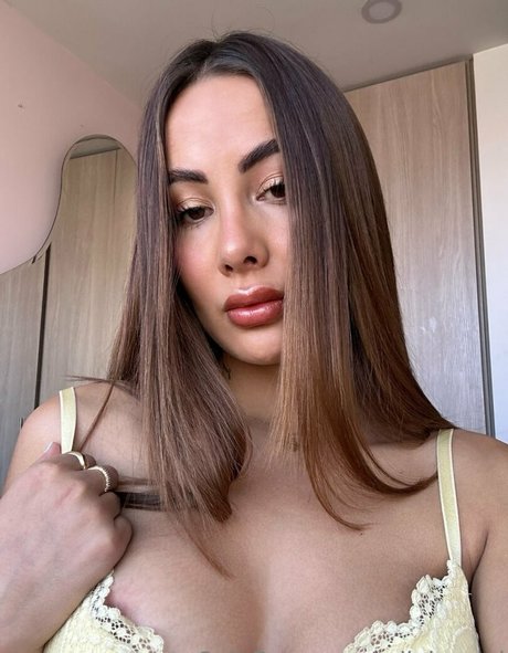 Nacktes geleaktes OnlyFans-Foto von Mila Bernal