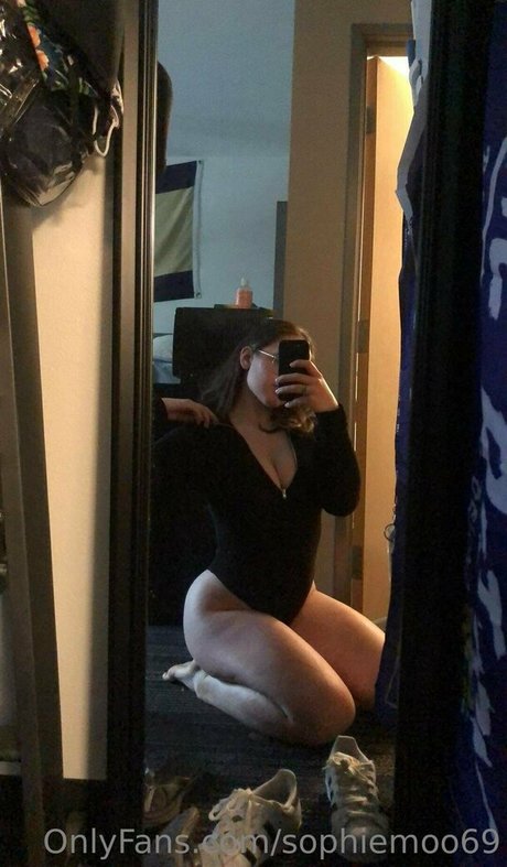Nacktes geleaktes OnlyFans-Foto von Sophiemoo69