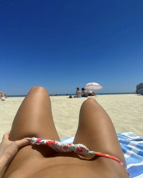 Nacktes geleaktes OnlyFans-Foto von Mikalah Burgess