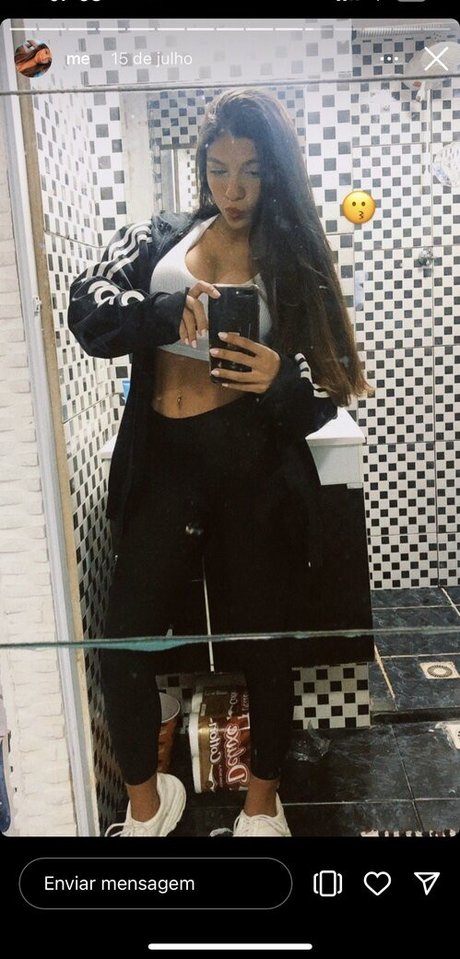 Julia Carneiro