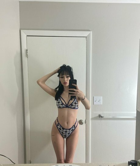 Nacktes geleaktes OnlyFans-Foto von Hiravenrose