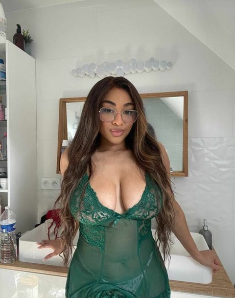 Nacktes geleaktes OnlyFans-Foto von Ashleyroseglam