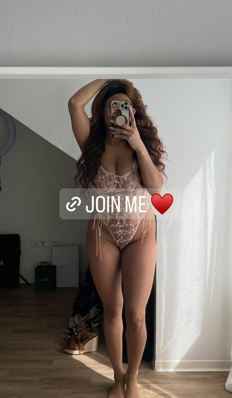 Nacktes geleaktes OnlyFans-Foto von Ashleyroseglam