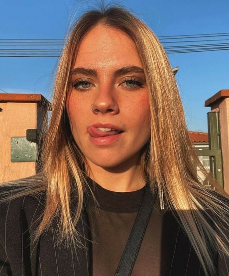 Nacktes geleaktes OnlyFans-Foto von Axelle Maga