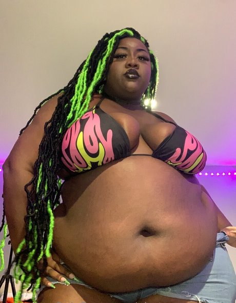Nacktes geleaktes OnlyFans-Foto von Phatassphoebe