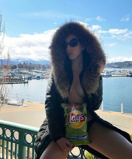 Nacktes geleaktes OnlyFans-Foto von Katherine Ryan