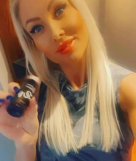 Nacktes geleaktes OnlyFans-Foto von Laura Hermansen