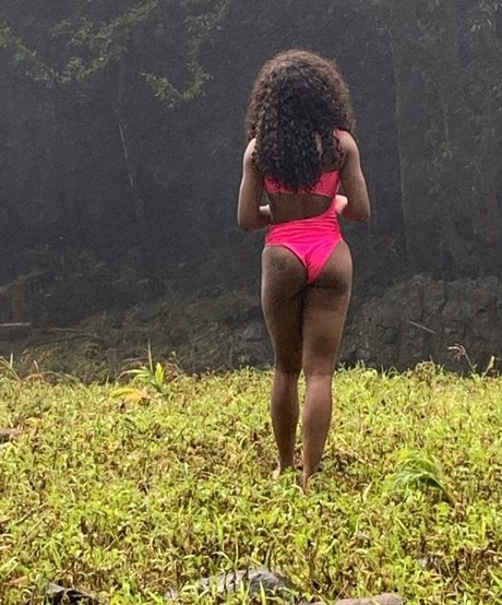 Nacktes geleaktes OnlyFans-Foto von Sza