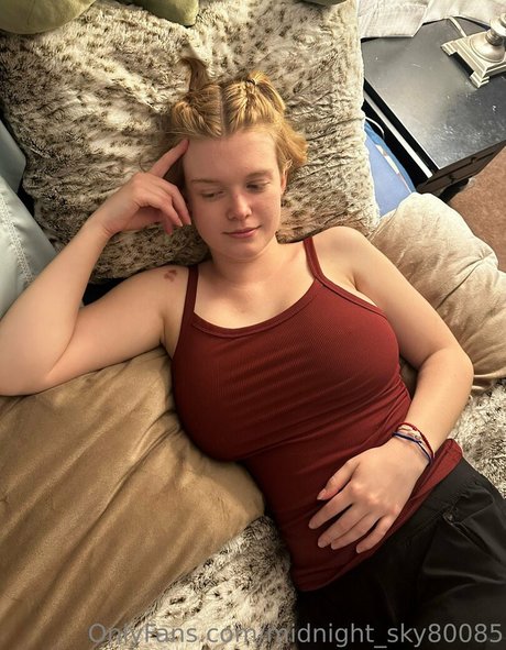 Nacktes geleaktes OnlyFans-Foto von Midnightsky80085