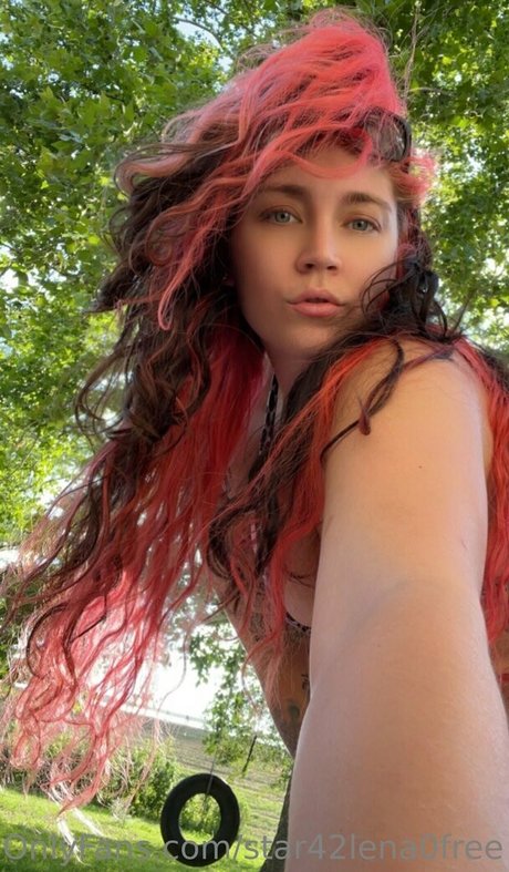 Nacktes geleaktes OnlyFans-Foto von Star42lena0free