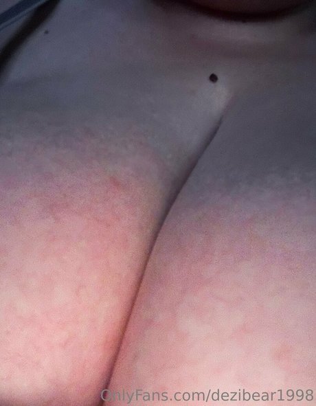 Nacktes geleaktes OnlyFans-Foto von Dezibear1998