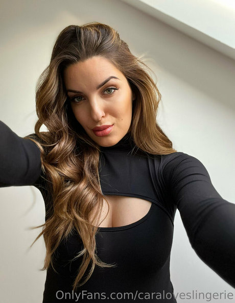 Nacktes geleaktes OnlyFans-Foto von Cara Loves Lingerie