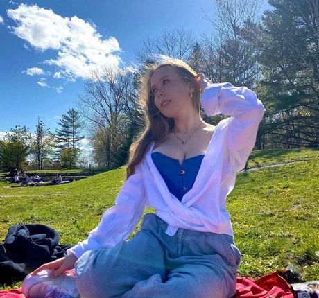Nacktes geleaktes OnlyFans-Foto von Emily Kyte