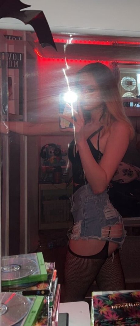 Nacktes geleaktes OnlyFans-Foto von Misslushrose