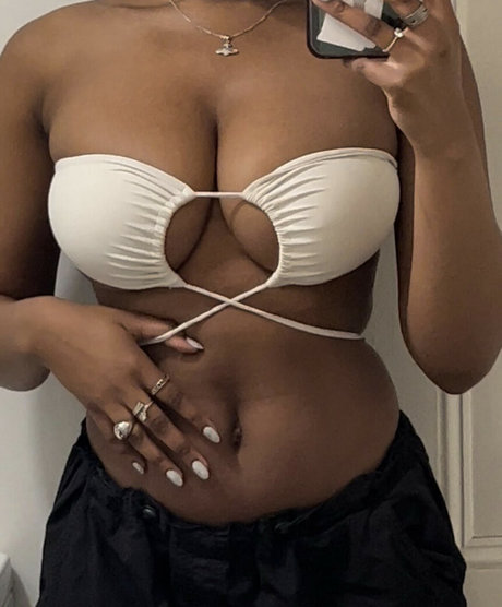 Nacktes geleaktes OnlyFans-Foto von Liltecette