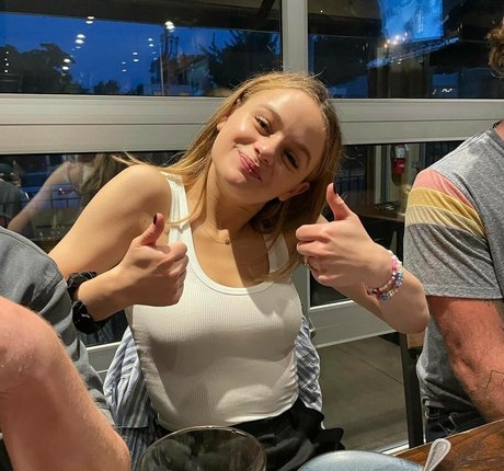 Joey King
