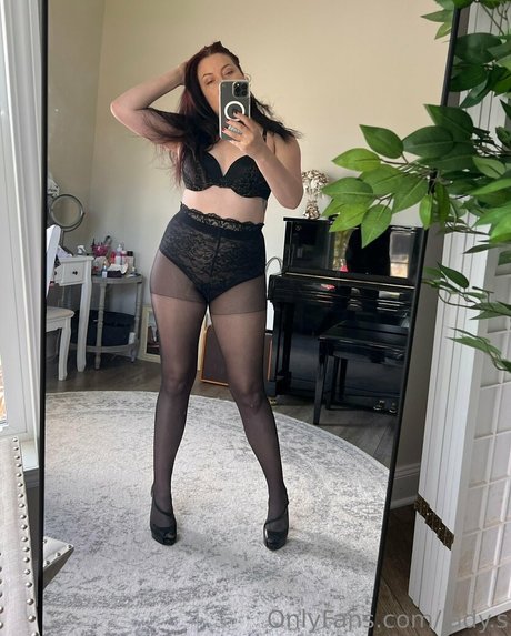 Nacktes geleaktes OnlyFans-Foto von Ladys