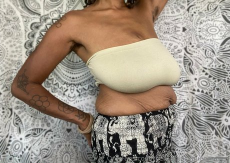Nacktes geleaktes OnlyFans-Foto von Therealblackqueenraven