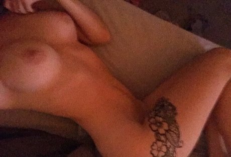 Nacktes geleaktes OnlyFans-Foto von Madeline Schmidt