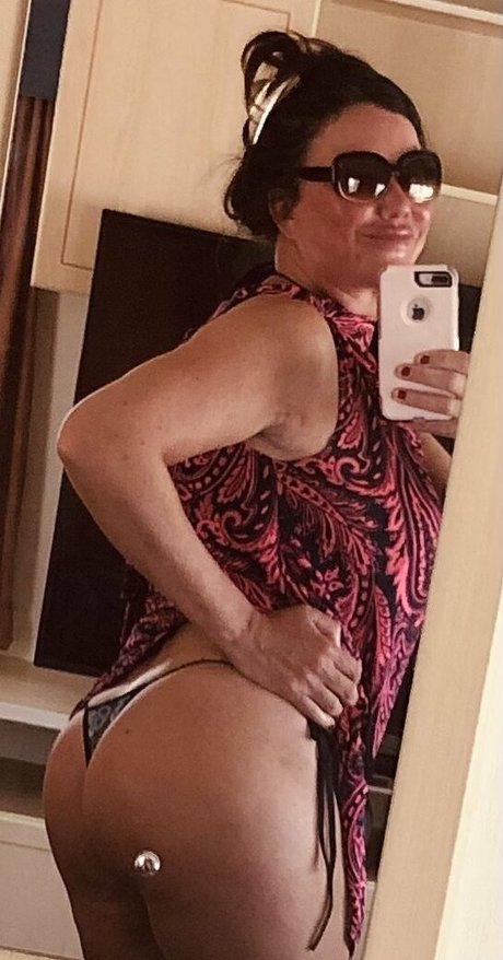 Nacktes geleaktes OnlyFans-Foto von Mslisaappleton