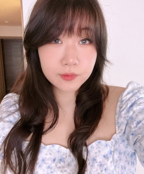 Nacktes geleaktes OnlyFans-Foto von Emirichu