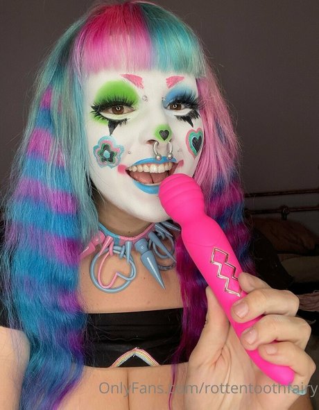 Nacktes geleaktes OnlyFans-Foto von Rottentoothfairy