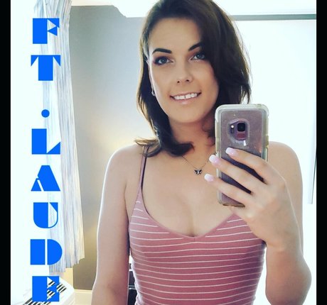 Nacktes geleaktes OnlyFans-Foto von Cutesbelle