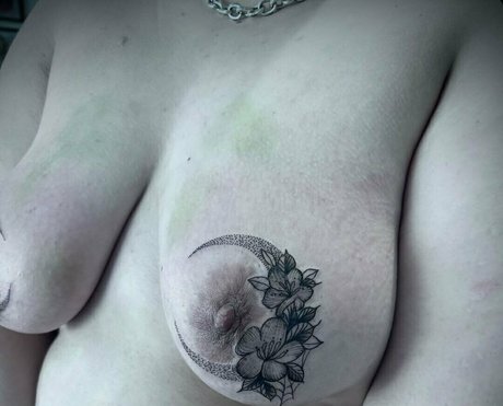 Nacktes geleaktes OnlyFans-Foto von Ravenpnevermore