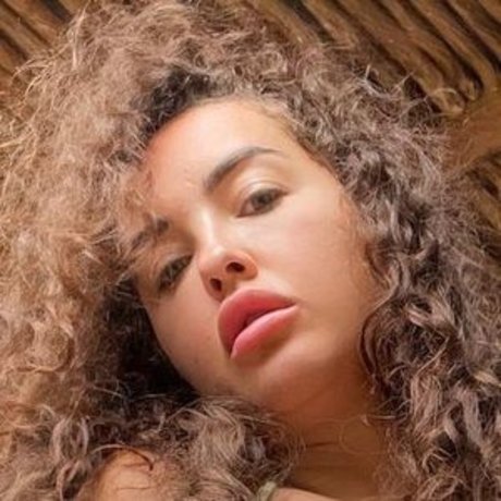 Nacktes geleaktes OnlyFans-Foto von Elena Ora