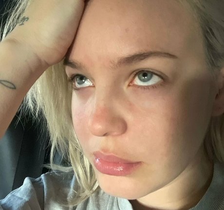 Nacktes geleaktes OnlyFans-Foto von Annemarie