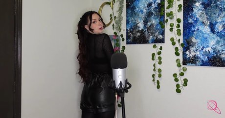 Nacktes geleaktes OnlyFans-Foto von Quantum Asmr