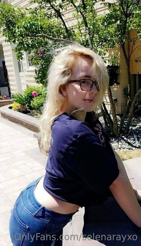Nacktes geleaktes OnlyFans-Foto von Selenarayxo