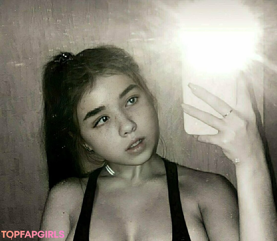Nacktes geleaktes OnlyFans-Foto von Kylienextdoor69 #1070