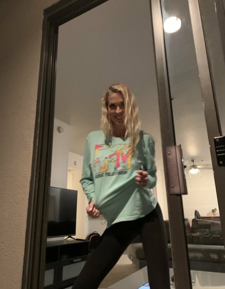Nacktes geleaktes OnlyFans-Foto von Hollyhotwife