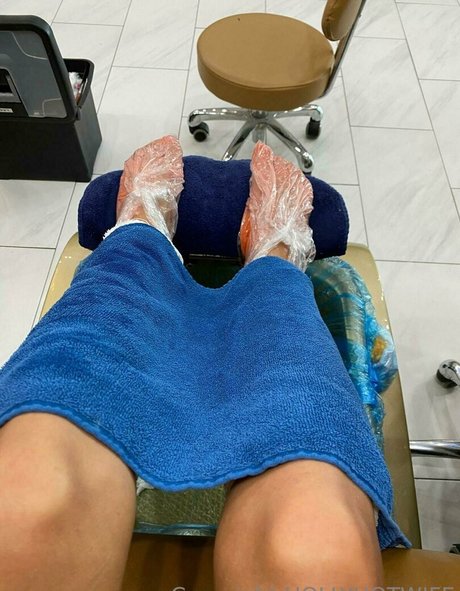 Nacktes geleaktes OnlyFans-Foto von Hollyhotwife