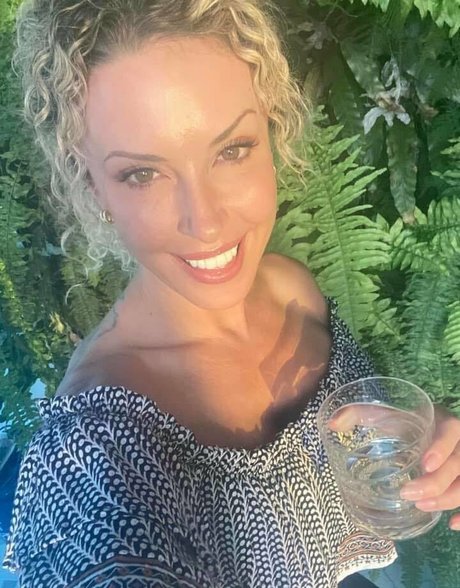Nacktes geleaktes OnlyFans-Foto von Sasha West