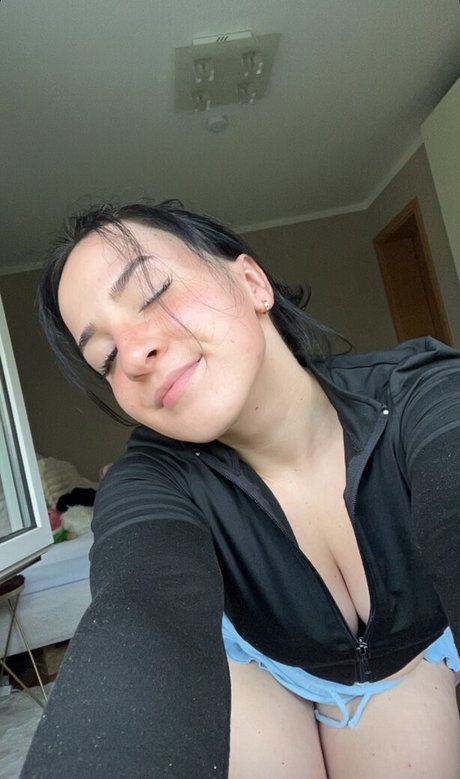Nacktes geleaktes OnlyFans-Foto von Olivia Clarks