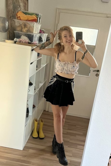 Nacktes geleaktes OnlyFans-Foto von Vleafnin