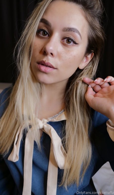 Nacktes geleaktes OnlyFans-Foto von Honeygirl