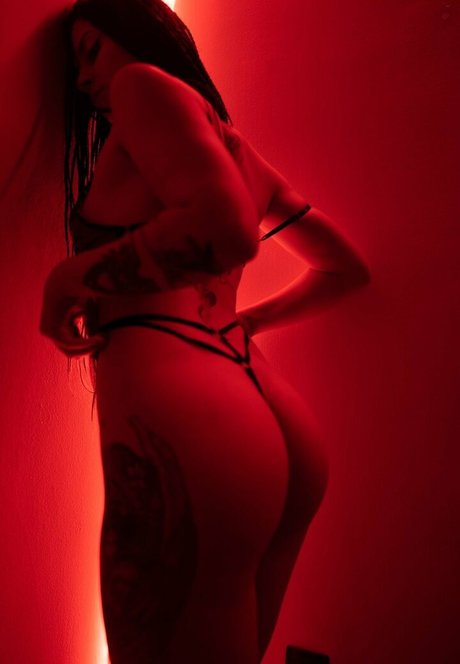 Nacktes geleaktes OnlyFans-Foto von Inkedellen