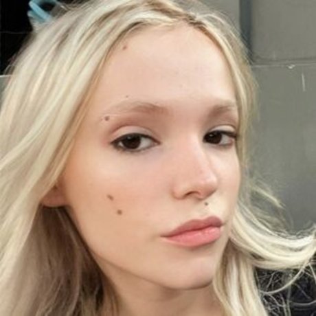 Nacktes geleaktes OnlyFans-Foto von Azuraromanov