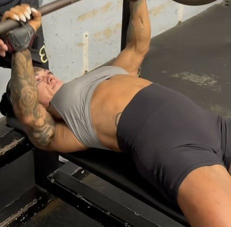 Nacktes geleaktes OnlyFans-Foto von Breephysiqueifbbpro