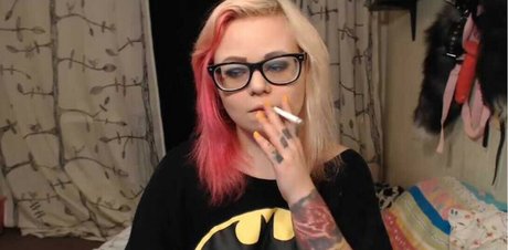 Nacktes geleaktes OnlyFans-Foto von Motherofmemes