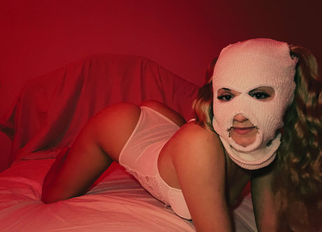 Nacktes geleaktes OnlyFans-Foto von Bellabluntz