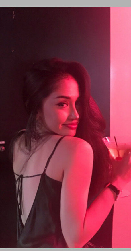 Nacktes geleaktes OnlyFans-Foto von Lenny Emelda